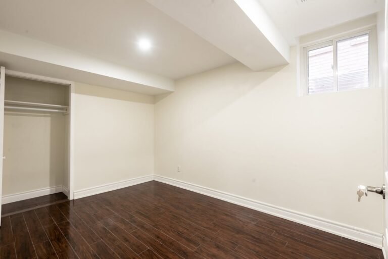 2 phòng cho thuê gần Square One, Mississauga